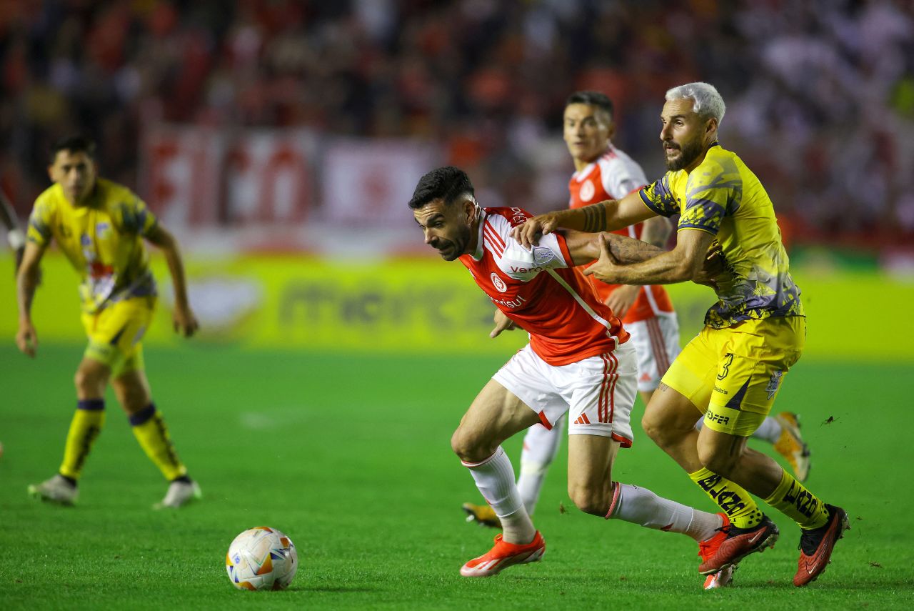 Internacional venceu o Delfín pela Sul-Americana (Foto: Silvio Avila/AFP)