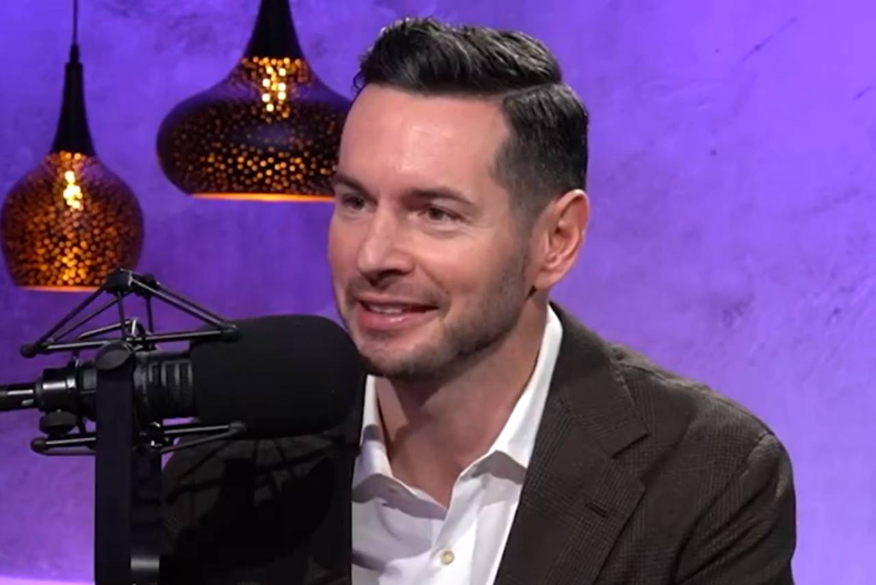 JJ Redick atualmente apresenta um podcast autoral. Foto: Reprodução/X