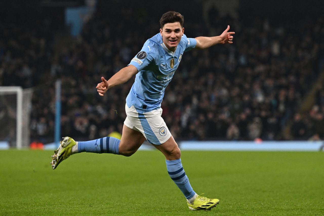 Julián Álvarez está na mira do Atlético de Madrid (Foto: Paul Ellis/AFP)
