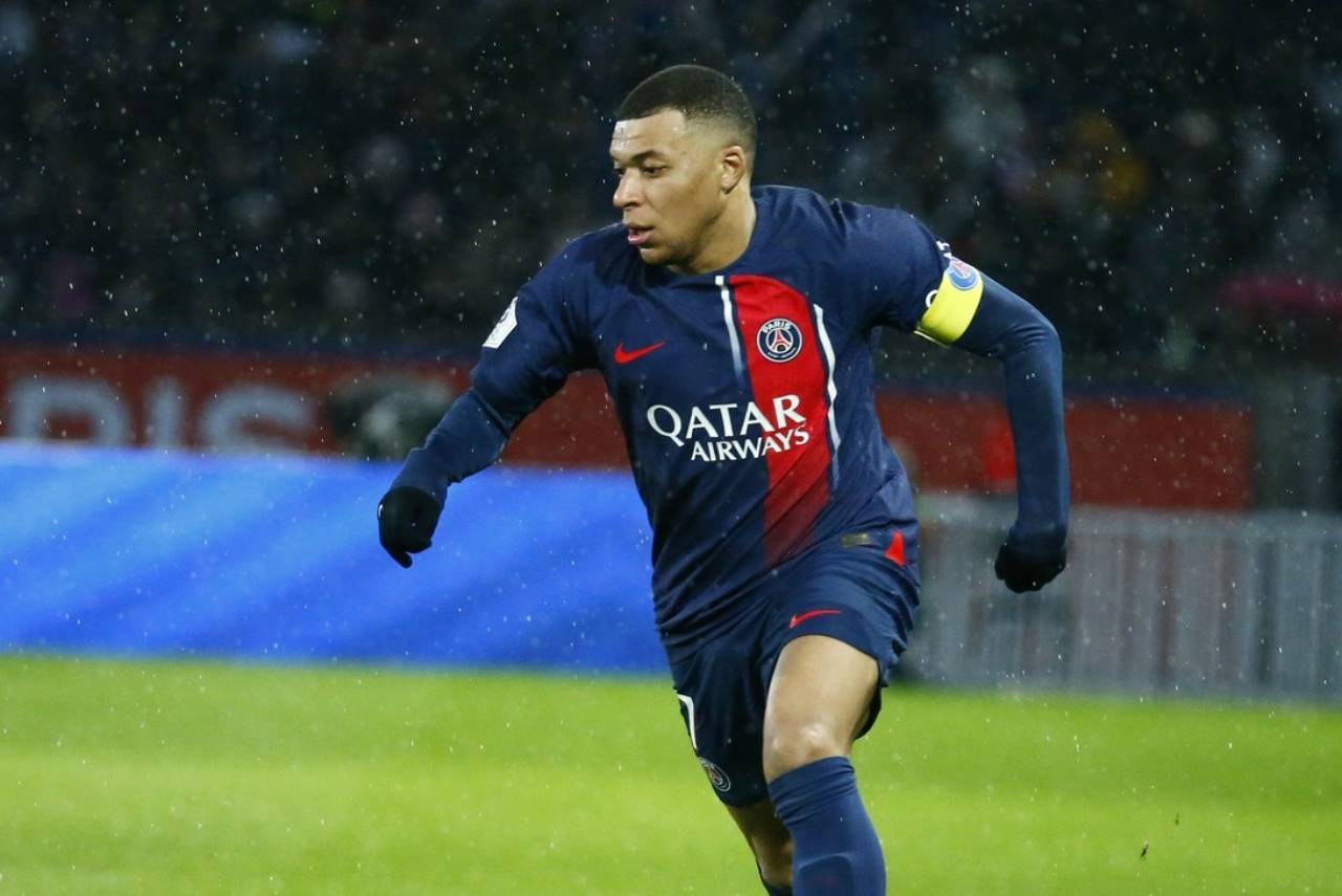 Mbappé assinou um contrato de 5 anos com o Real Madrid. Foto: Reprodução/Facebook