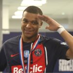 Mbappé cobra salários e bônus atrasados ao PSG (Foto: Franck Fife/AFP)