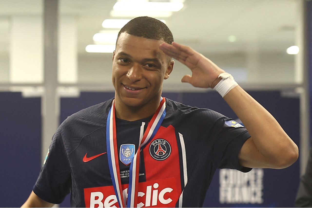 Mbappé cobra salários e bônus atrasados ao PSG (Foto: Franck Fife/AFP)