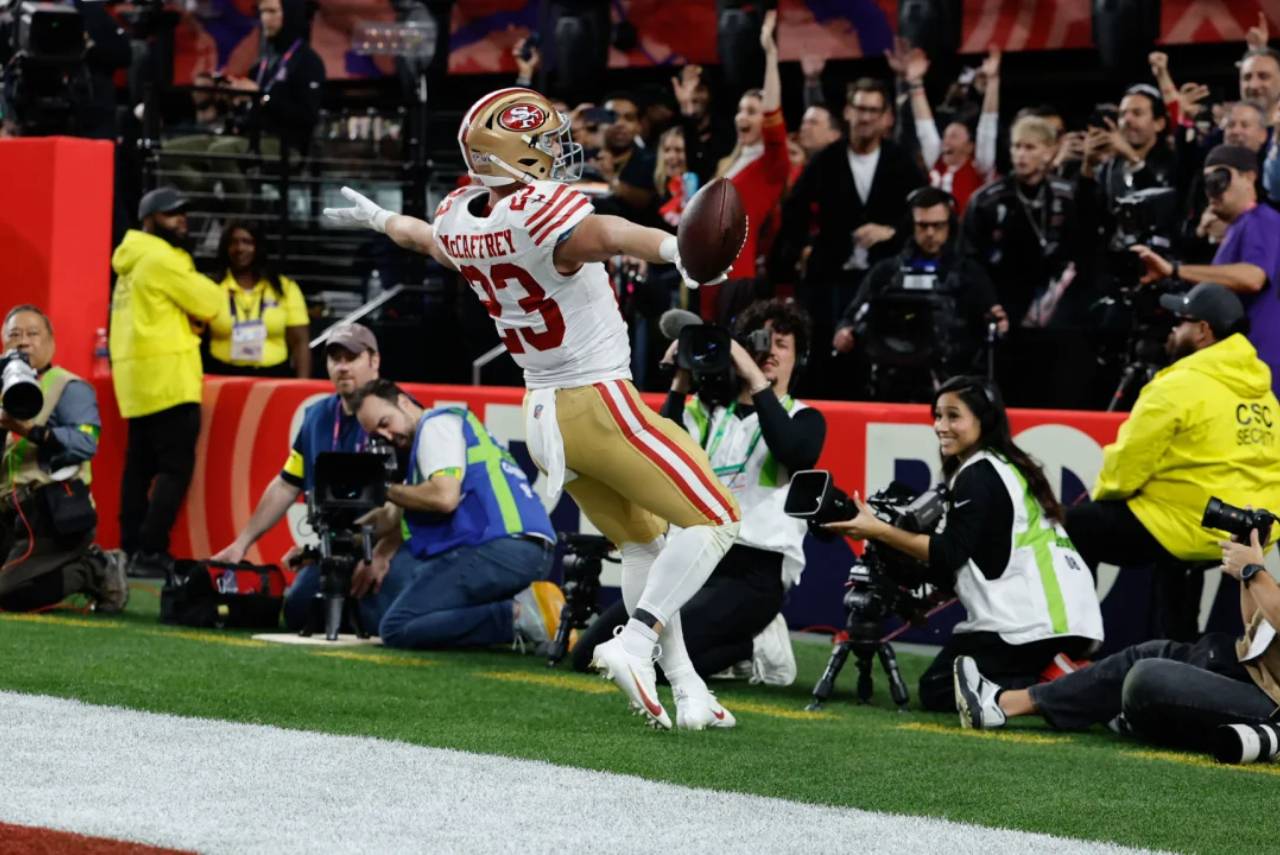 Christian McCaffrey teve seu contrato renovado até 2027. Foto: Ben Warden/49ers