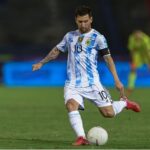 Messi em campo pela Seleção Argentina (Foto: Yuri Cortez/AFP)