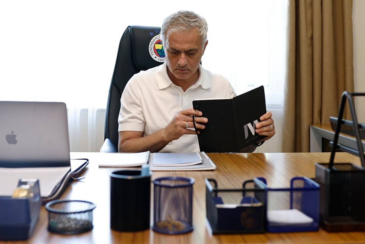 José Mourinho foi apresentado no Fernebache nesta segunda-feira (3). Foto: Reprodução/X