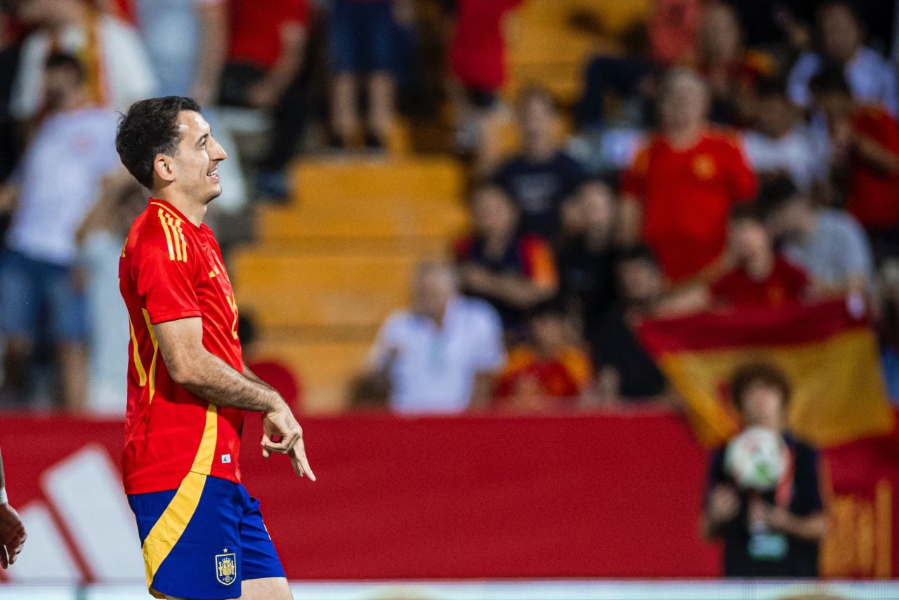 Oyarzabal marcou três vezes na vitória da Espanha sobre Andorra (Foto: Reprodução)