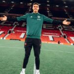 Raphael Varane fez 95 partidas com a camisa da equipe. Foto: Divulgação/ Manchester United