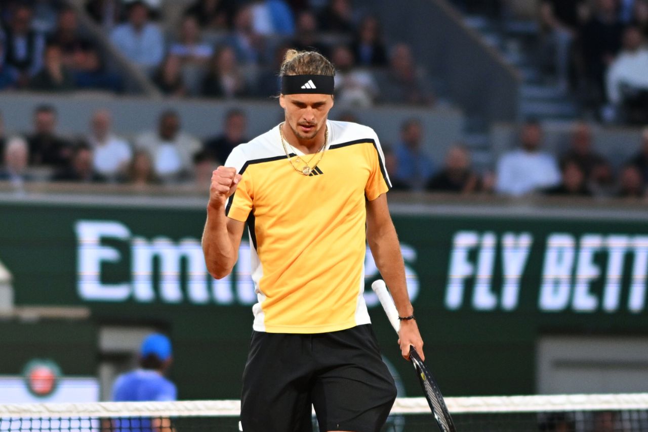 Alexander Zverev venceu Álex De Minaur em Roland Garros (Foto: Reprodução)