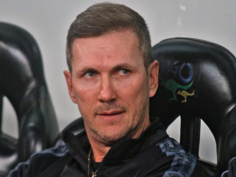 Paulo Turra concede entrevista no CT do Corinthians.