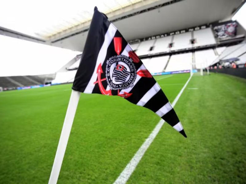 Torcida do Corinthians forma mosaico na Arena, celebrando o apoio financeiro ao clube.