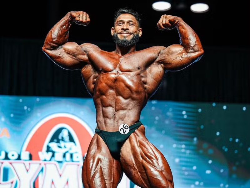 Ramon Dino, fisiculturista brasileiro, competindo no Mr. Olympia.
