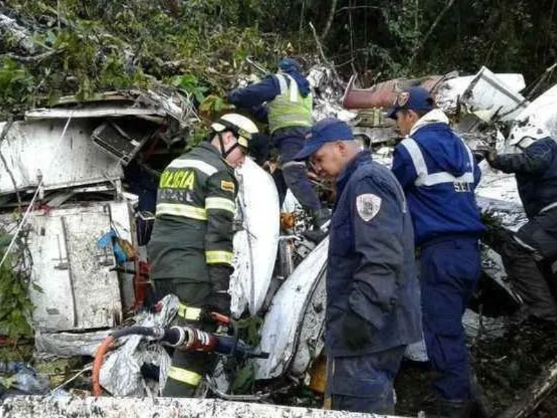 Imagem ultrarrealista de jogadores e torcedores unidos em memória da Chapecoense.