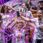 Jogadora do Corinthians disputando a bola durante partida da Supercopa Feminina.