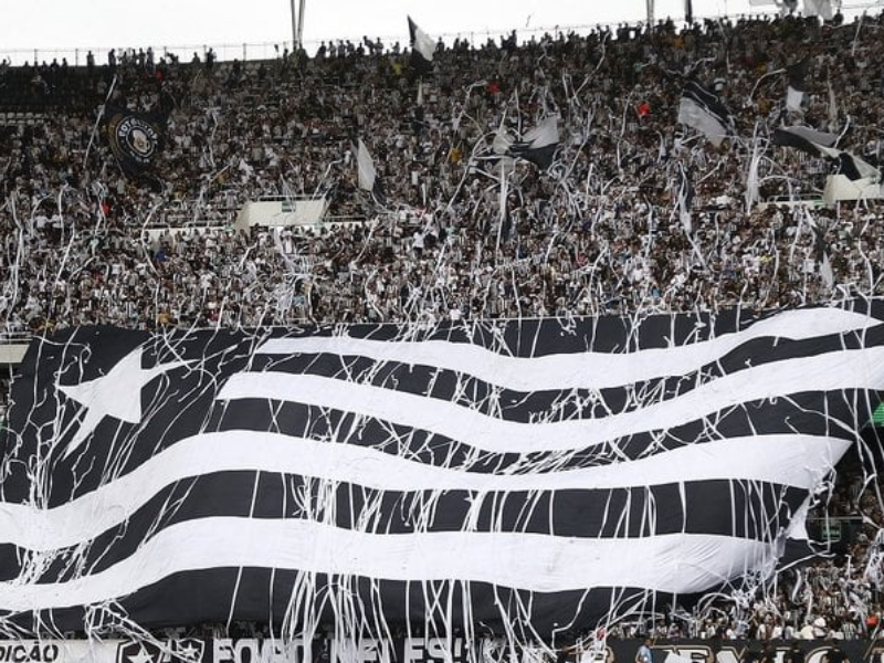 Multidão de torcedores do Botafogo em Buenos Aires.