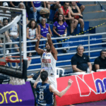 Partida de basquete do NBB entre Franca e São José, com destaque para a ação e o domínio do Franca.