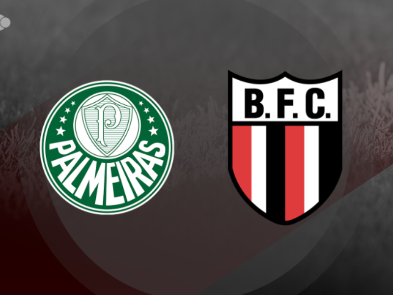 Jogador do Palmeiras dribla defensor do Botafogo-SP durante partida tensa no Paulistão 2024.