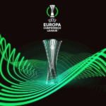 Estádio lotado durante um jogo da Conference League em 13 de março de 2025.