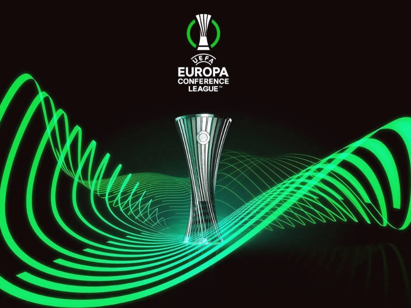 Estádio lotado durante um jogo da Conference League em 13 de março de 2025.