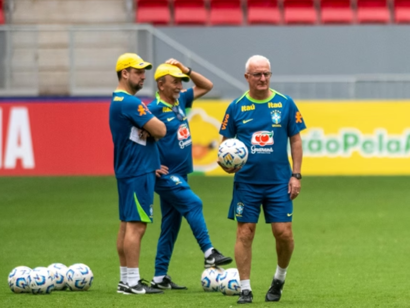 Neymar driblando defensor argentino em jogo decisivo sob olhar atento da torcida.