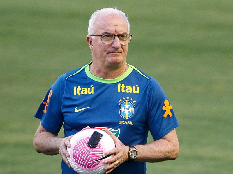 Jogador João Pedro focado durante treino da Seleção Brasileira.