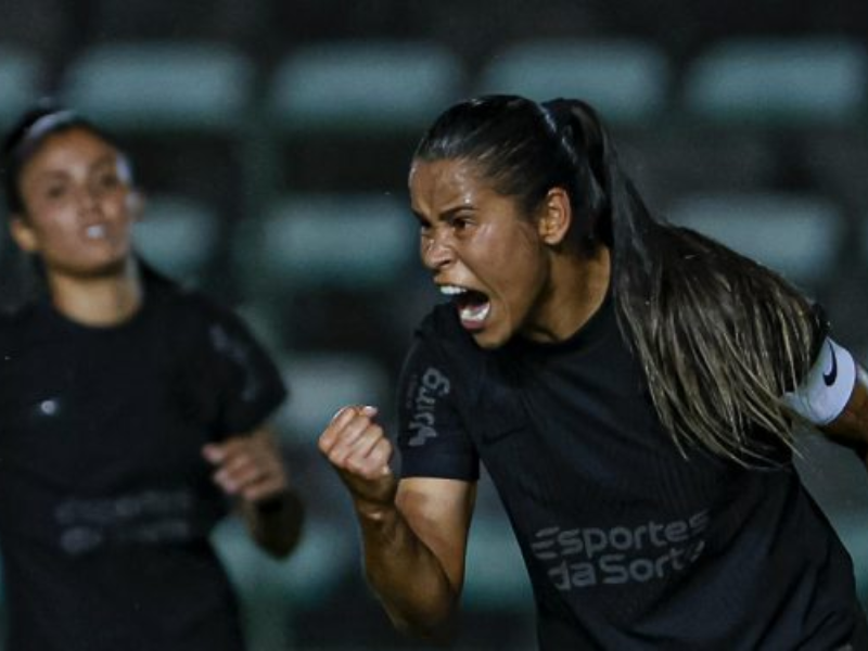 Jogadora do Corinthians comemorando gol em partida do Brasileirão Feminino contra o Real Brasília.