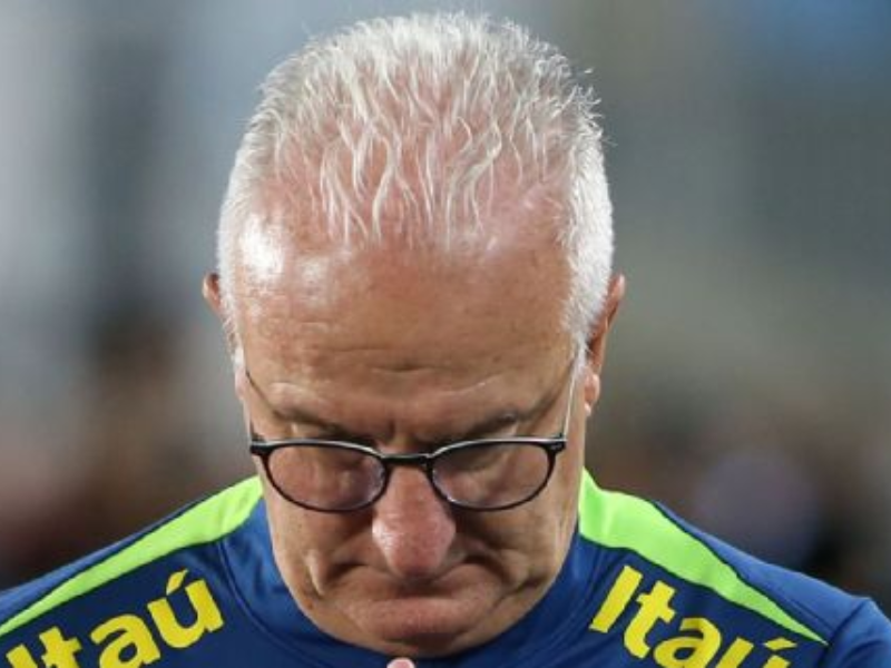 Ednaldo Rodrigues pensativo em seu escritório após a derrota da Seleção.