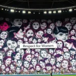 Mosaico de rostos femininos com a frase 'Respeito às Mulheres' na Neo Química Arena.