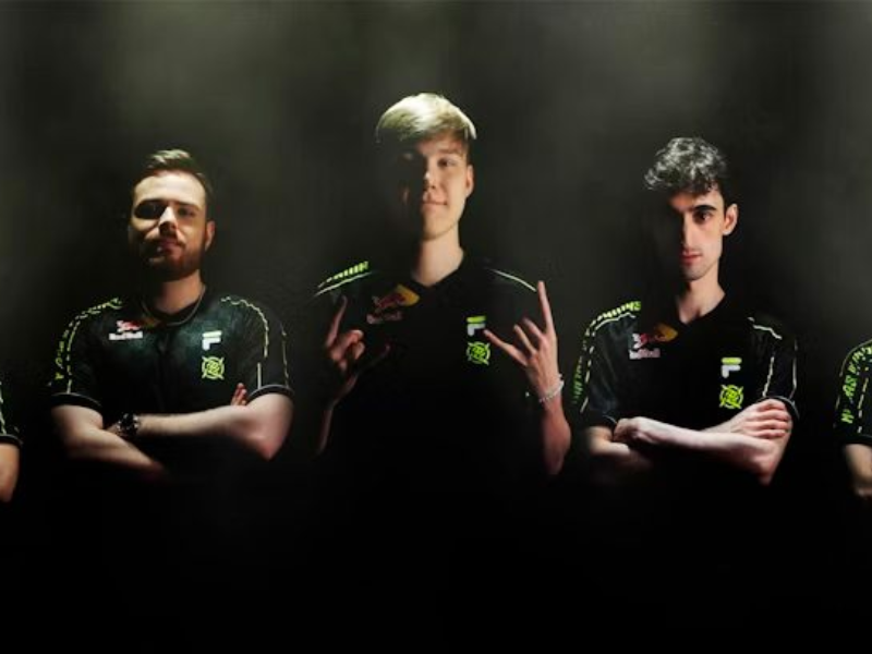 Jogador da NIP concentrado durante partida de CS2 em LAN de Las Vegas.