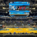 Luka Doncic driblando a bola em jogo da NBA contra os Indiana Pacers.
