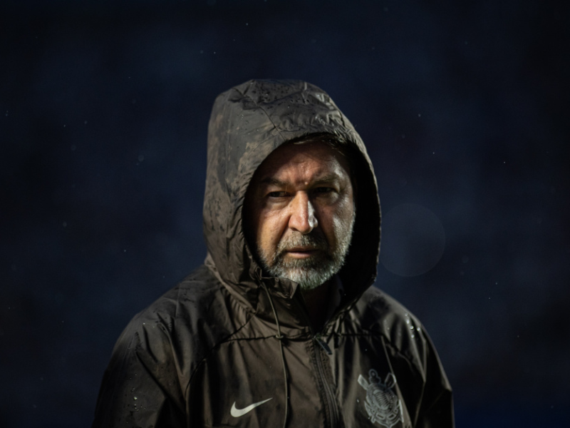 Foto de Augusto Melo, presidente do Corinthians, em entrevista.