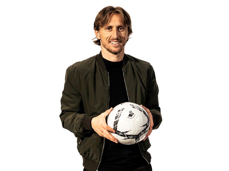 Luka Modrić e Tom Gorringe apertam as mãos após a assinatura do contrato com o Swansea City.