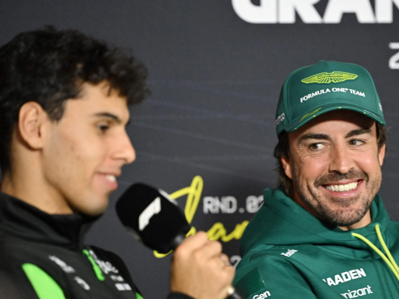 Fernando Alonso manobra para evitar colisão com Bortoleto na Arábia Saudita.