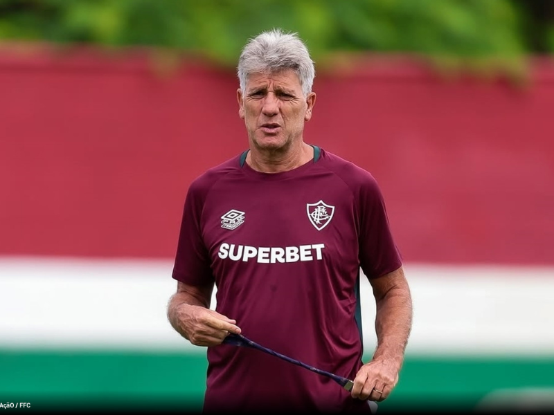 Renato Gaúcho sorrindo durante sua apresentação no Fluminense.