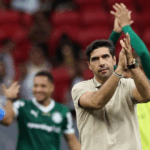 Gráfico comparativo do desempenho do Palmeiras como mandante e visitante em 2025.