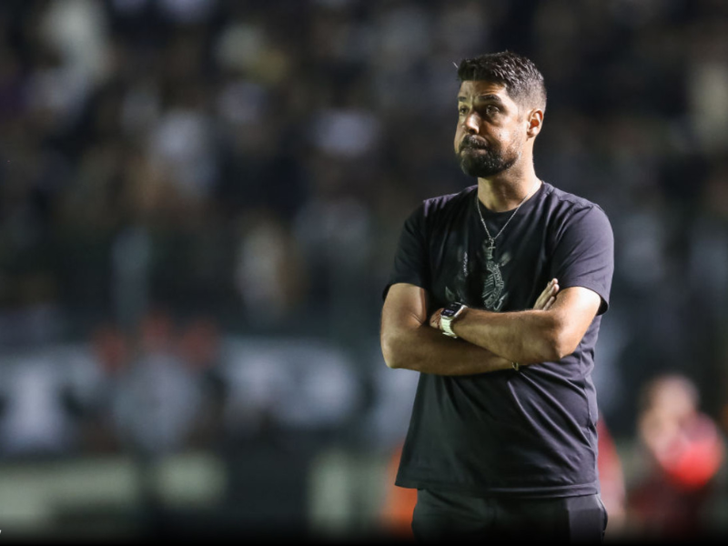 António Oliveira, treinador de futebol, em negociação com o Sport.