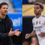 Close-up ultrarrealista de Rodrygo, jogador do Real Madrid, com expressão de insatisfação, no centro do campo do Santiago Bernabéu.