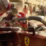 Charles Leclerc, piloto da Ferrari, dentro de seu carro de F1 durante os testes no Bahrein.