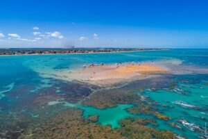 Ilha de Areia Vermelha: O Paraíso Natural Que Surge com a Maré Baixa