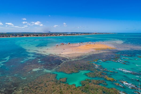Ilha de Areia Vermelha: O Paraíso Natural Que Surge com a Maré Baixa