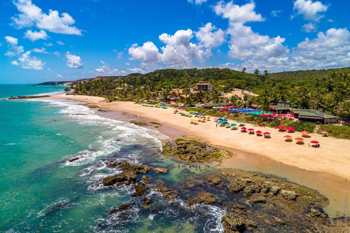 Praia de Coqueirinho: Um Cenário de Tirar o Fôlego