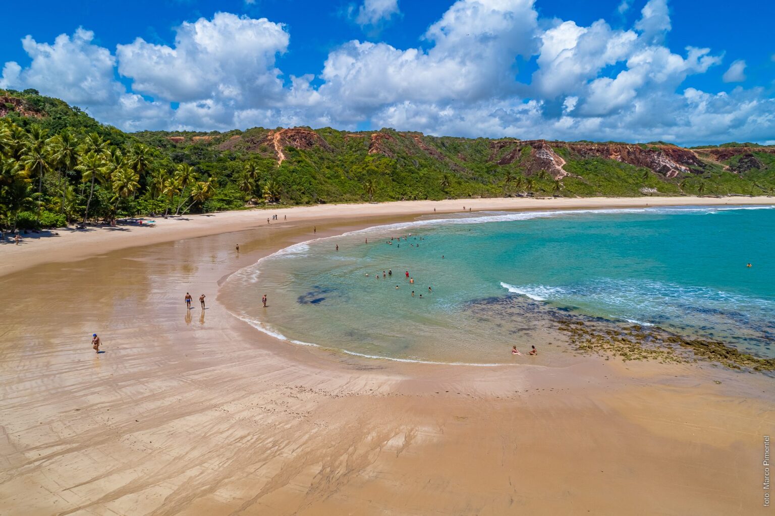 Praia de Coqueirinho: Um Cenário de Tirar o Fôlego