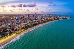 Destinos brasileiros mais procurados por turistas estrangeiros em 2025