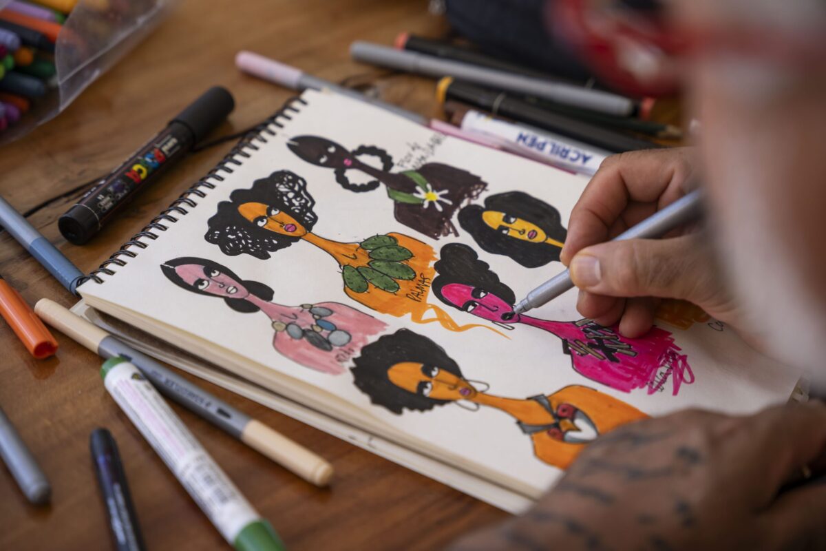 Oficina de Ronaldo Fraga com crocheteiras de Boqueirão. Foto: Secom-PB/Kant Rafael